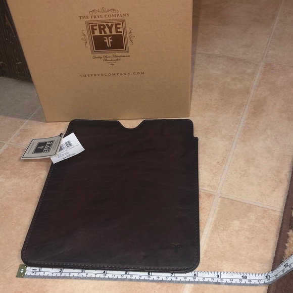 Frye Accessories - 🆕 FRYE Cameron IPad Sleeve - Dark Brown
